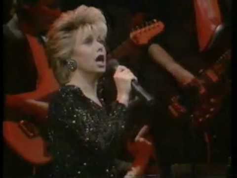 Elaine Paige - Tomorrow (Live)