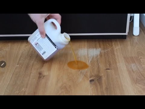 Wie kann man Kratzer aus Parkett entfernen? Kratzer können Sie im Parkett mit Parkettöl kaschieren