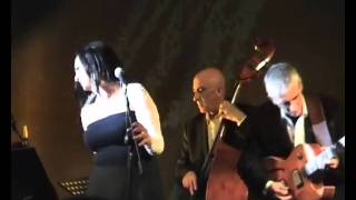 Cristina Blasco canta Lucía de Serrat .wmv