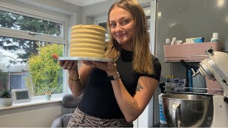 Trying Ganache on a Cake for the first time