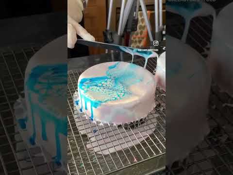 Wow 😮 wanna learn spider web techniques? Join my course I’ll teach you 💋 #moussecakes