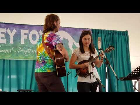 Billy Strings & Sierra Hull clip