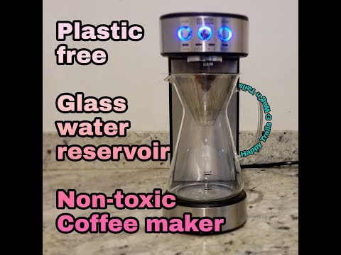 Drip coffee maker without plastic water reservoir