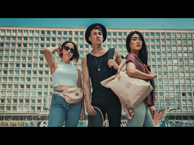 Vídeo relacionado con JOHNNY URBAN Riñonera Hombre y Mujer Gris - Tom - Riñoneras Hip Bag para Festivales y Deportes - Bolsa de Cintura Hipster Fanny Pack Bolso de Viaje - Repelente al Agua