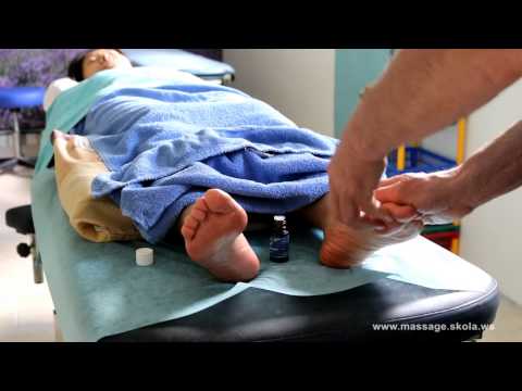 Raindrop Technique-part 1-Olof demonstrerar regndroppstekniken och VitaFlex på fötterna