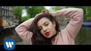 Смотреть онлайн Клип Charli XCX - Boom Clap