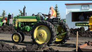 preview picture of video '2012 Strathcona Vintage Tractor Pull'