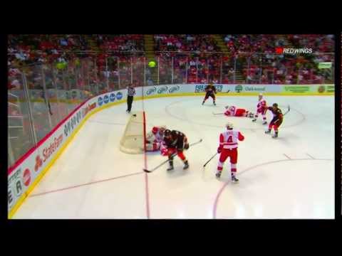 Tomas Holmstrom breaks his nose @ game 1,000