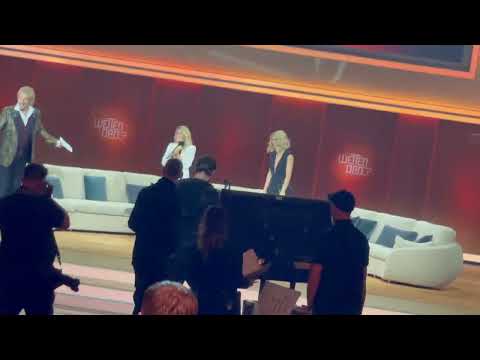 Björn und Benny von Abba bei Wetten dass..? im November 2021 in Nürnberg