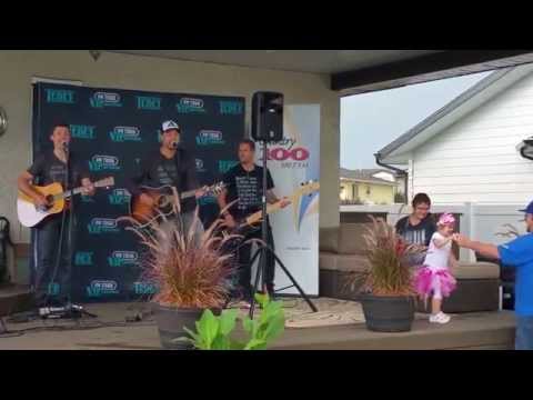 Country 100 Backyard BBQ featuring Tebey - Wake Me Up (Aloe Blacc cover)(Live)