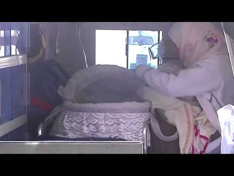 葉門連體雙胞胎飛往安曼接受手術。 (Conjoined Yemeni twins flown to Amman for surgery)