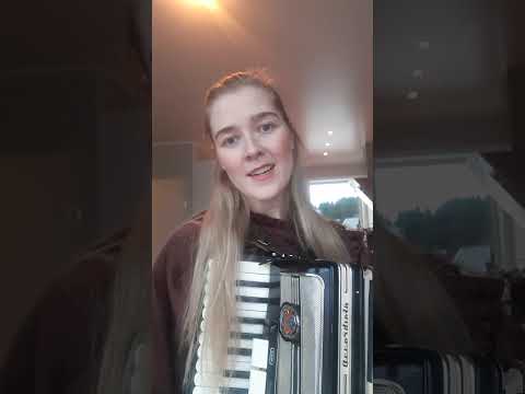 Å her møter mangt - (Norwegian traditional folk music, vocal)