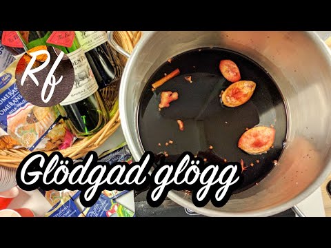Tänd eld på glöggen och glödga glöggen. Man eldar över sockret så smälter sockret ner i glöggen och den får en god karamellig smak. Festligt när det är mörkt. >