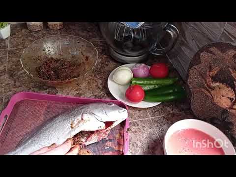 حوتة معمرة بالشعرية الصينية في الفرن