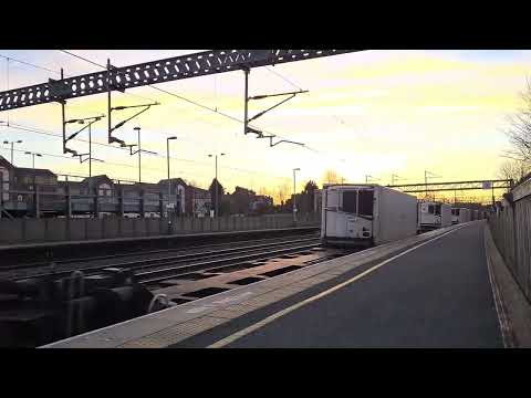 88002 4L10 Coatbridge (Drs) to Tilbury R.C.T @ Tamworth 26/02/22