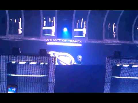 Armin van Buuren playing Jorn van Deynhoven - New Horizons (ASOT650 Anthem) [Mainstage]