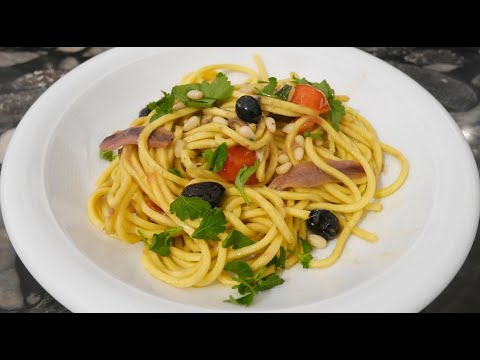 SPAGHETTI ALLE ACCIUGHE made in Italy (with anchovies) #spaghettianchovies