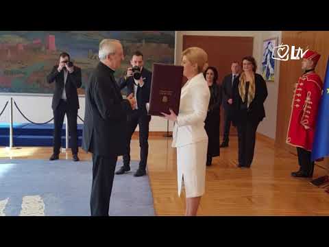 Izdvojeno 17.2.2020. – Predsjednica Grabar-Kitarović odlikovala nadbiskupa Puljića