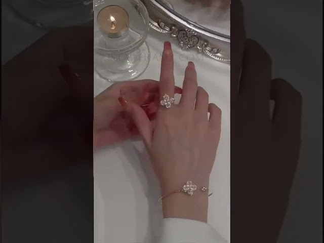 اسوارة الكلوفر الدوارة