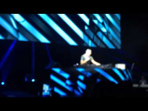 TIESTO in Manila: Can't Stop (Moguai ft Niles Mason)