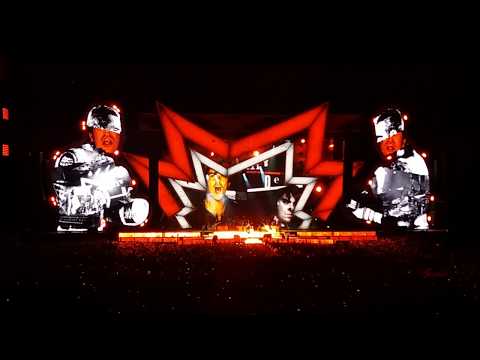 Robbie Williams - Opening of The Heavy Entertainment Show - Live- Budapest, 2017