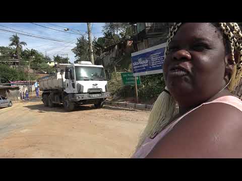 Asfalto na Favela dos Brancos em Juquitiba deixa feliz a Dona Euza