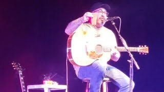 Aaron Lewis Storms Off Stage After Being Asked To Speak Spanish
