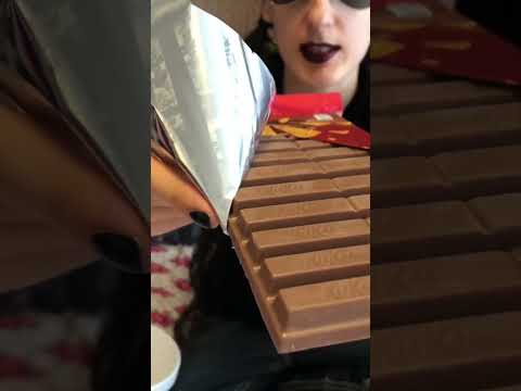 Kit Kat Honeycomb Smash #kitkat #chocolate #shorts