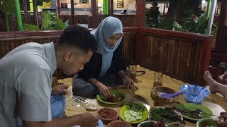 DI TRAKTIR ADIK MAKAN MAKAN GESS😁 || YAYAN GENDOETA