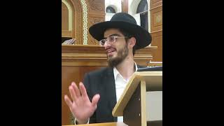 אדם המקדיש מזמנו לקדוש ברוך הוא לעולם הוא לא מפסיד, סיפור ילדה שרצתה תכשיט יקר, הרב ינון עובדיה ברכה (הרב ינון עובדיה ברכה) - התמונה מוצגת ישירות מתוך אתר האינטרנט יוטיוב. זכויות היוצרים בתמונה שייכות ליוצרה. קישור קרדיט למקור התוכן נמצא בתוך דף הסרטון אדם המקדיש מזמנו לקדוש ברוך הוא לעולם הוא לא מפסיד, סיפור ילדה שרצתה תכשיט יקר, הרב ינון עובדיה ברכה (הרב ינון עובדיה ברכה) - התמונה מוצגת ישירות מתוך אתר האינטרנט יוטיוב. זכויות היוצרים בתמונה שייכות ליוצרה. קישור קרדיט למקור התוכן נמצא בתוך דף הסרטון