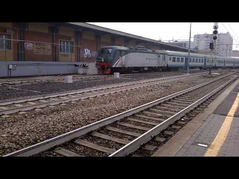 doppia simmetrica E464 327+E464 058+6 MDVC Trenord e XMPR - Milano Greco 11/11/2016