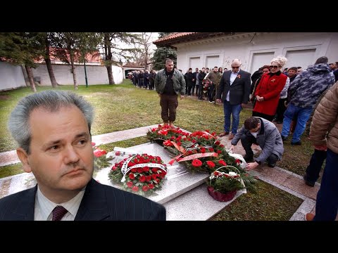 Српски радикали традиционално положили цвеће на гроб Слободана Милошевића!