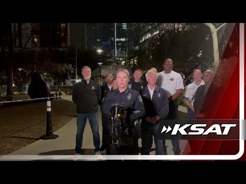 3 dead, 14 hospitalized in 6th Street mass shooting, Austin EMS chief says