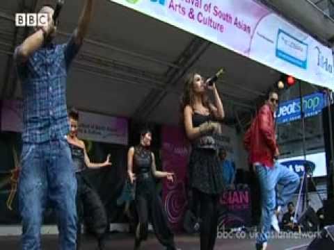 H DHAMI MUMZY AND PREEYA LIVE SHIMMY RISHI RICH