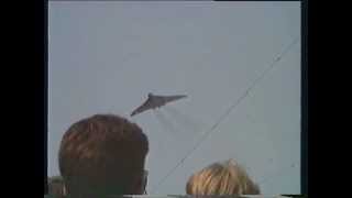 preview picture of video 'Avro Vulcan XH558 RAF Mildenhall Air Fete 1990'