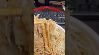 増量されたセブンの豚ラーメンを箸上げするだけの動画#セブンイレブン#豚ラーメン#増量キャンペーン