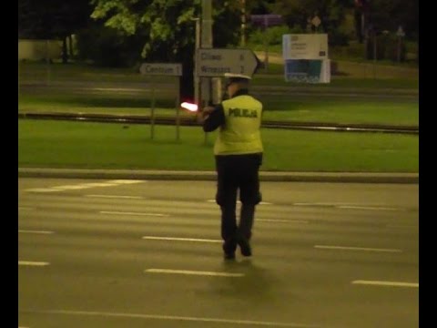 Policjant kontra niezdyscyplinowani kierowcy....