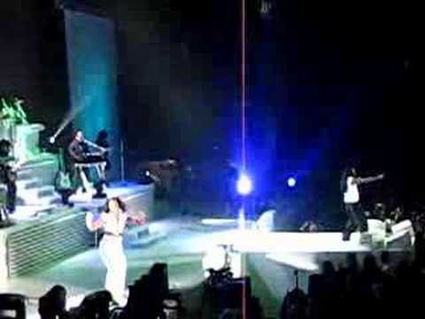 Nelly Furtado feat. Saukrates-Give it to Me Live in Toronto