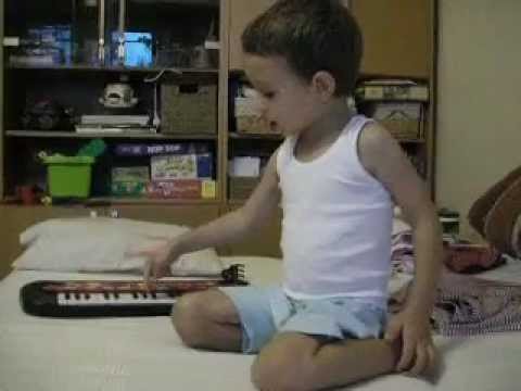 Benedek énekel (Gólya gólya gilice)