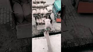 Download lagu Ayah kerja keras 😭😥😢 video viral #2023shorts mp3