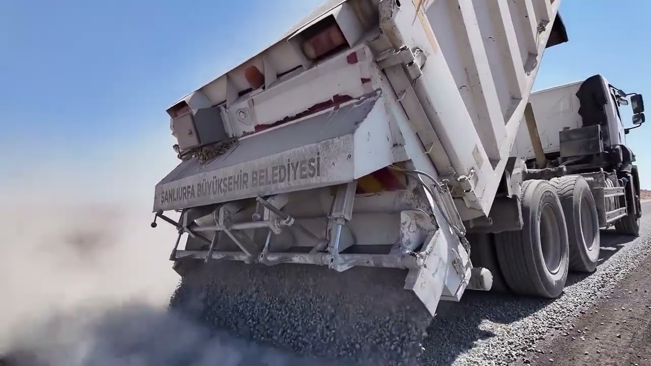 BÜYÜKŞEHİR’LE HALİLİYE VE KARAKÖPRÜ KIRSALINDA YOL KONFORU ARTIYOR