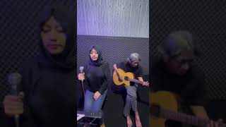 Download lagu YUSIA KIRANA feat Aryono HR.. acoustic BUNGA TERLUKA mp3
