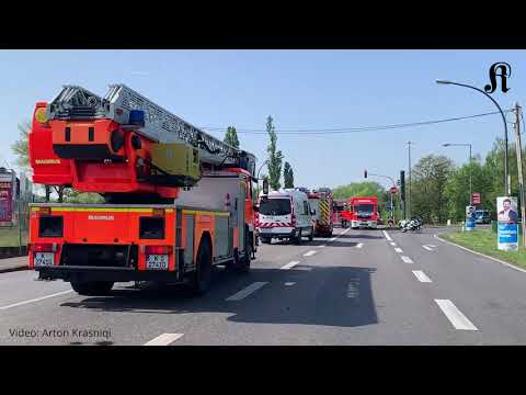 Feuerwehr löscht Brand in Köln-Porz