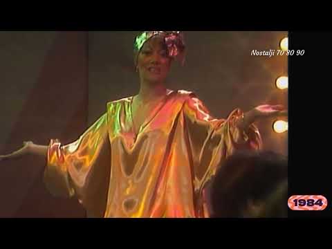 Aylin Urgal - Gerisi Masal ( Klip )