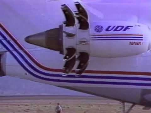 Prop powered Boeing 727 amazing sound on low level flypast air-to-air