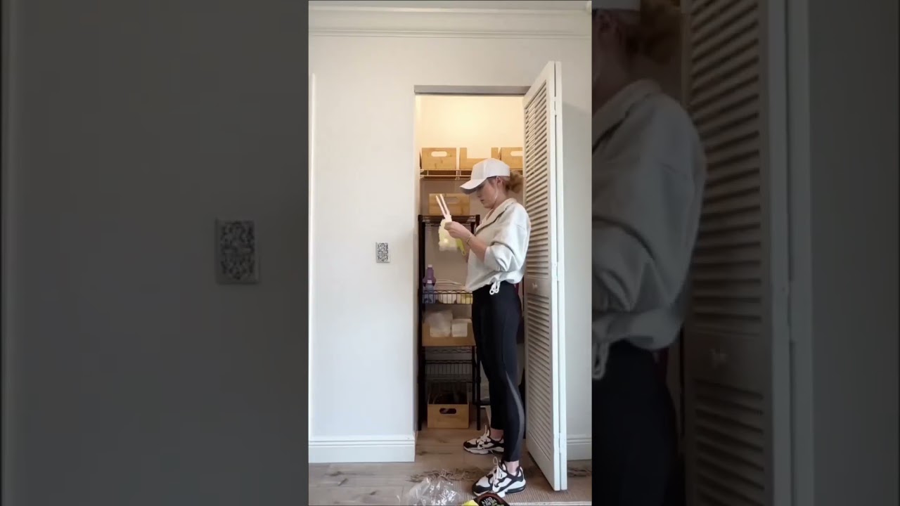 ORGANIZING MY CLEANING CLOSET | ALL PRODUCTS FROM WALMART!