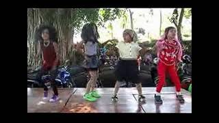 preview picture of video 'lomba joget cesar keep smile :) sdn taal 2'