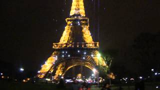 Torre Eiffel! passeio com a galera! (Dinuzia,Meire,Mércia,Stéphane,Eudimar,Davi e Nathan)