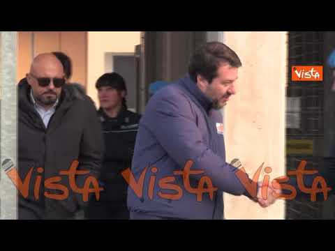 Salvini visita il carcere di Modena: "La notizia importante è che sono uscito"