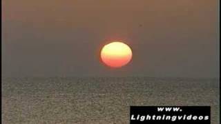 preview picture of video 'Florida Sunrise from Lake Worth beach, Florida'